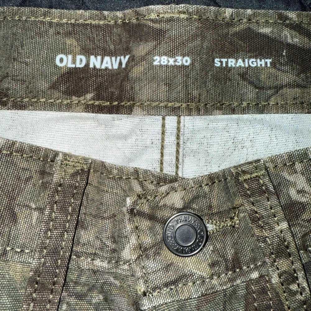 Old Navy Men's Camouflage Cargo Pants - Picture 3 of 3
